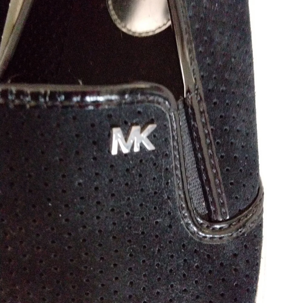 Michael Kors Black and White Sneakers Sleek Design 8.5 M